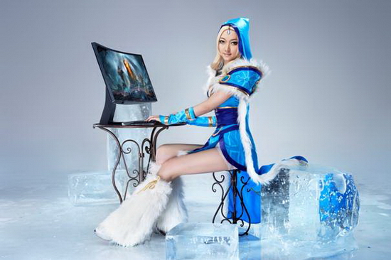 三星曲面显示器助DOTA2玩家战年兽
