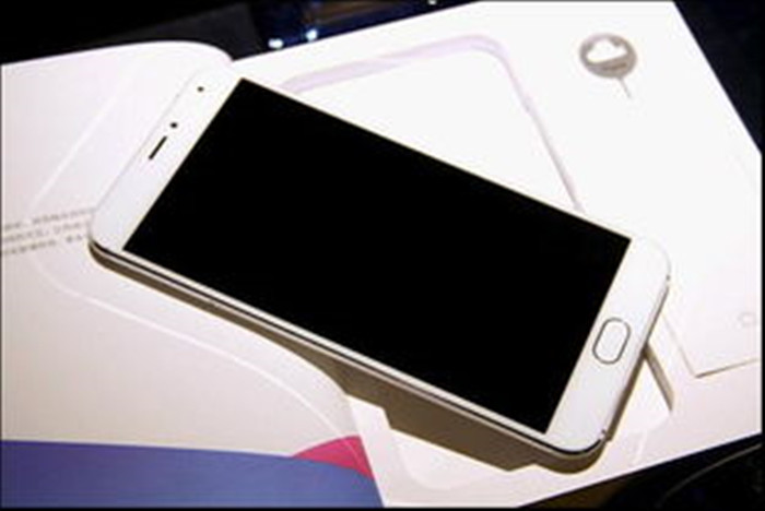 2.5D玻璃+三星处理器 魅族又一新品曝光(图2) mAX5