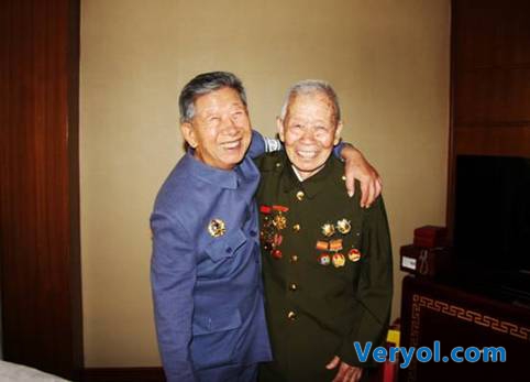 荣耀见证反法西斯胜利70周年,与老兵一起分享中国荣耀(图1) 荣耀见证反法西斯胜利70周年,与老兵一起分享中国荣耀(图1)