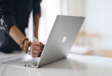 微软打造Surface Book 目标直指苹果Mac Book