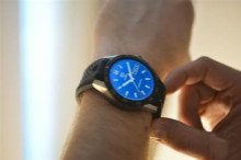 售价近万！泰格豪雅发布了首款豪华智能手表