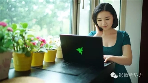 雷蛇灵刃多彩狂想曲，“笨”女孩儿也爱美