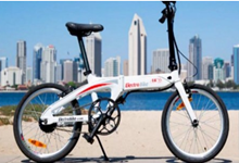 折叠电动车折叠后还拿着？这款折叠车折叠后自己走！