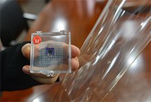 美大学研发超薄芯片问世 屏幕将有望实现折叠