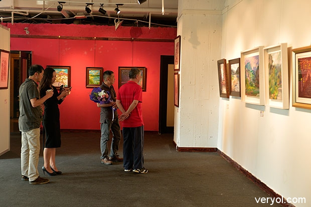 _DSC7659.jpg “与君微醺”川黔画家茅台写生展开幕(图1)