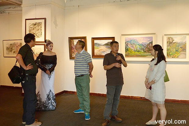 _DSC7317.jpg “与君微醺”川黔画家茅台写生展开幕(图5)