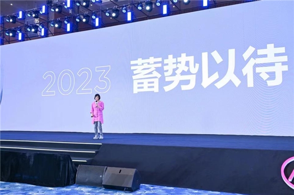 爱玛重磅发布2023春季流行色 引领电动车时尚潮流趋势(图1)