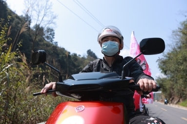 爱玛电动车劲霸F692翻山越岭，山路骑行的首选(图3)