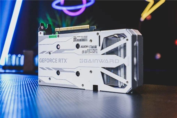 高刷稳赢！耕升 GeForce RTX 4060 踏雪带领玩家开启竞技新纪元！(图3)