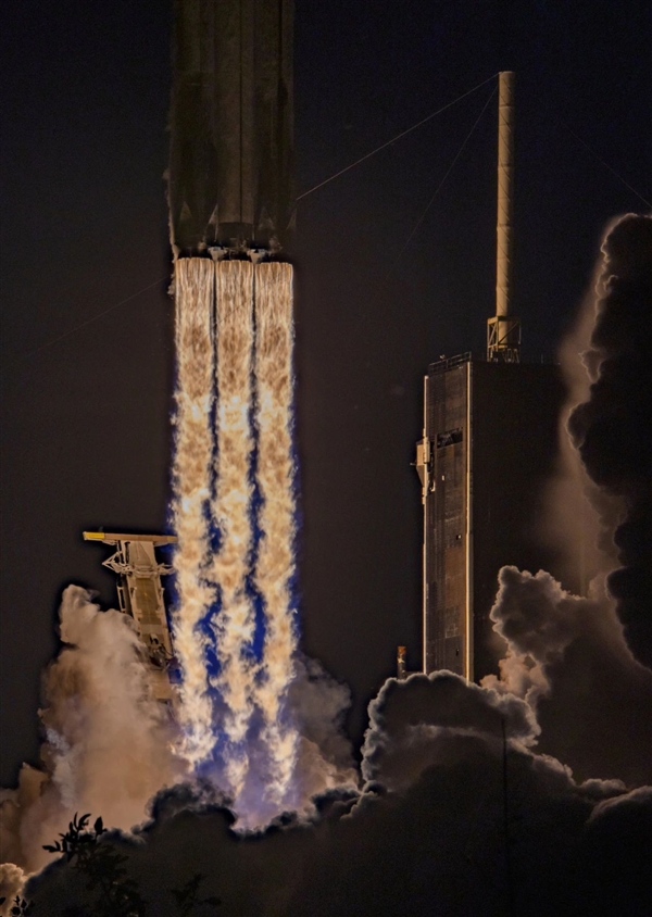 SpaceX重型猎鹰火箭发射美国太空军机密卫星：不怕核打击
