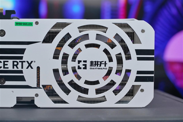 纯白高颜值！耕升RTX 4070 Ti星极皓月OC图赏