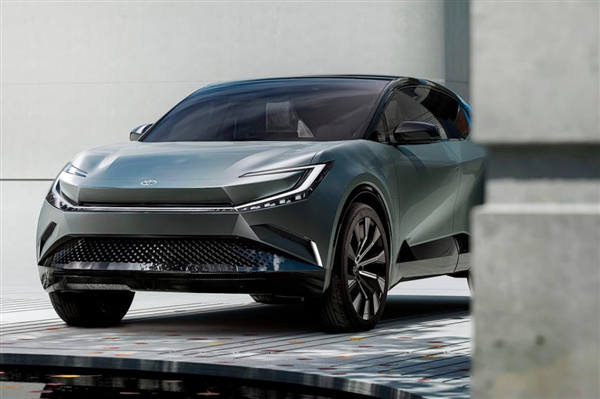 对标比亚迪宋PLUS！ 丰田推出全新纯电SUV：10月25日首发亮相