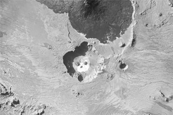 一个巨大骷髅头！NASA拍到地球凝视幽灵地貌：位于撒哈拉沙漠