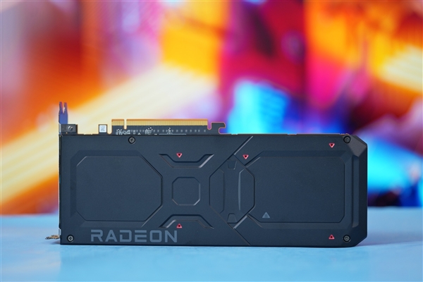 特供中国内地！AMD RX 7900 GRE显卡图赏