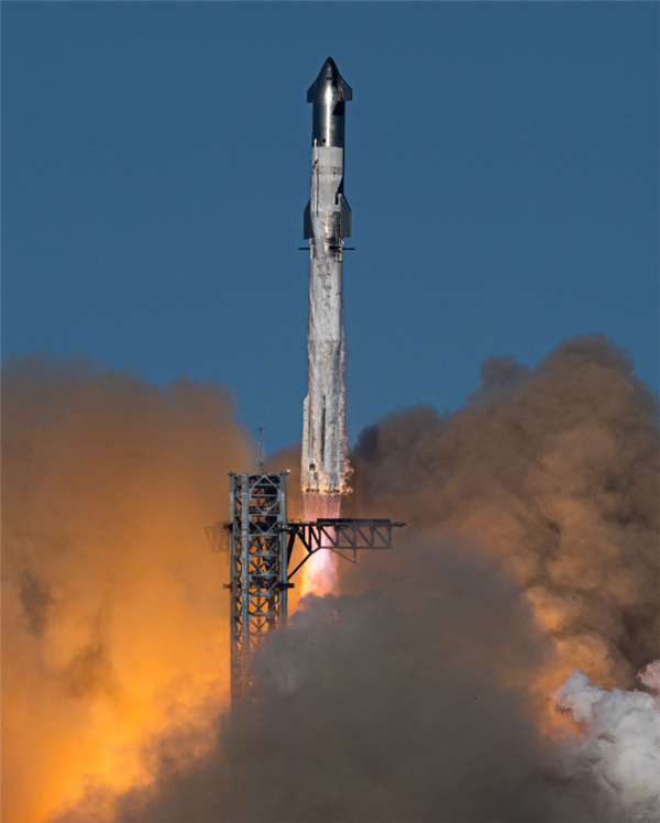 SpaceX星舰第六飞官方美图：巅峰科技的暴力美学