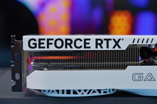 纯白高颜值！耕升RTX 4070 Ti星极皓月OC图赏