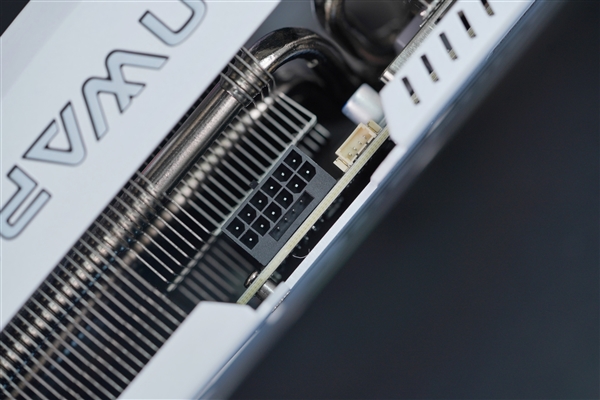 纯白高颜值！耕升RTX 4070 Ti星极皓月OC图赏