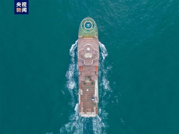 排水量1.9万吨！中国最大深远海多功能救助船投入使用