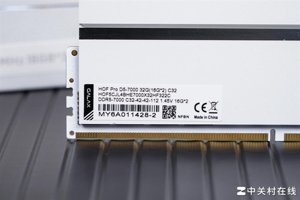 影驰名人堂HOF Pro DDR5-7000内存上手：狂超8266MT/s
