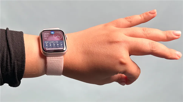 期待已久的双指互点来了 苹果发布watchOS 10.1第二个测试版本
