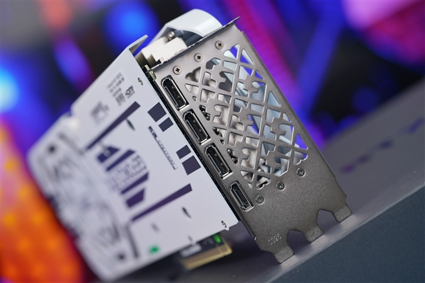 纯白高颜值！耕升RTX 4070 Ti星极皓月OC图赏