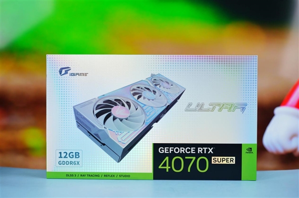 七彩虹iGame RTX 4070 SUPER Ultra W OC 12GB显卡图赏