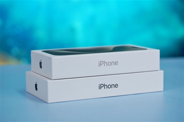 iPhone 15 Pro包装盒撕拉封条太容易摔机了 李楠：过于追求成本 放弃了以人为本