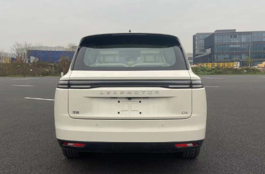 纯电增程双动力！零跑6座中大型SUV C16实车曝光