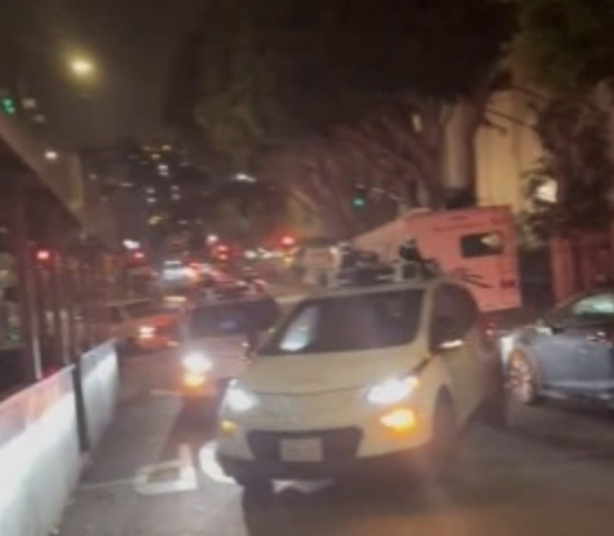 “翻车”了！无人驾驶出租车引发多起道路拥堵 旧金山政府紧急喊停