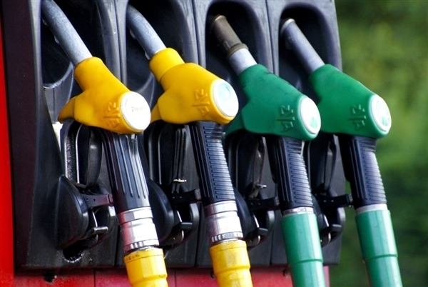 国六B汽油全国上线 经济日报喊话：升级不等于油价上涨
