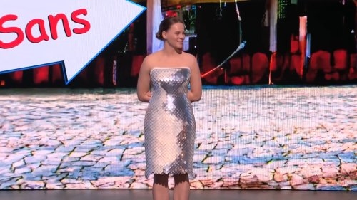 《三体》成真！Adobe推出鳞片裙子：一个按钮瞬间变化图案