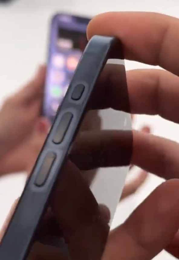 iPhone 15 Pro被曝存在变色、吸指纹等问题 真机上手视频：强迫症忍不了