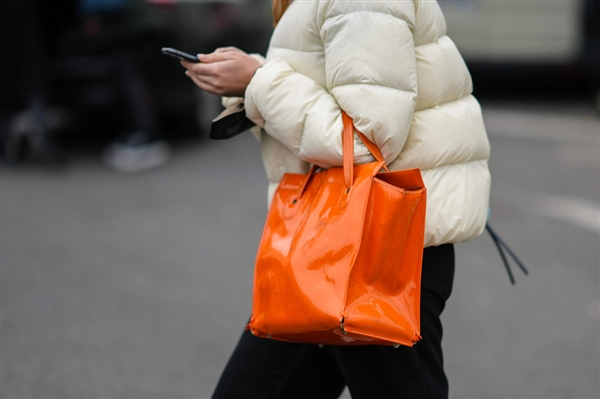 省钱的年轻人注册骑手号：在外卖骑手商城捡便宜