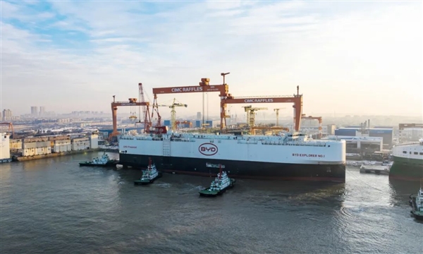 比亚迪“出海舰队”首船交付离港：能装7000台车 从深圳运往欧洲