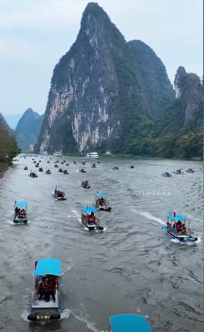 桂林漓江上演百舸争流 网友：一种要进攻水泊梁山的感觉