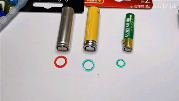 南孚电池的“聚能环”只是一个塑料圈？物理老师科普：小米电池也有