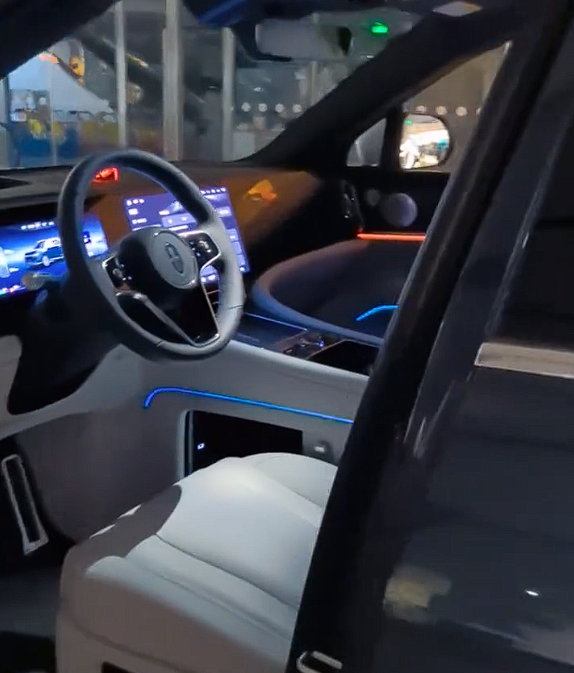 科技车皇问界M9今日发布 实车内饰抢先看：二排双独立座椅超豪华