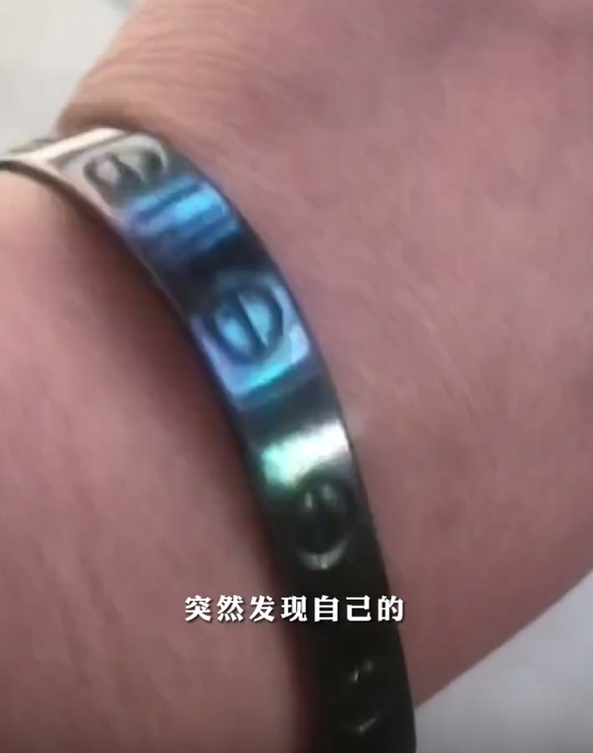 女子退烧后发现银手镯变黑了 真是排毒？网友科普秒懂