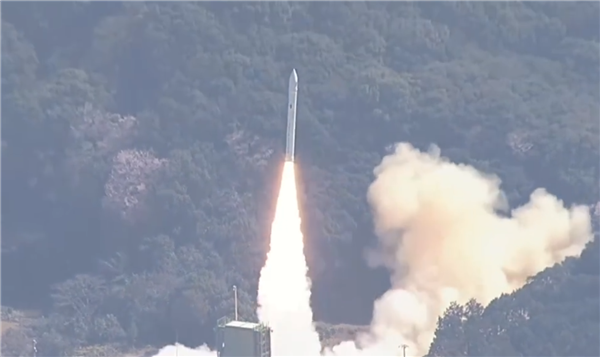 日本首款私营火箭首飞失败：升空6秒后解体爆炸
