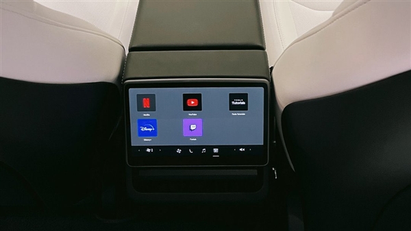 若卖20万国产怎么打？新款特斯拉Model 3实车曝光：转向、换挡杆全没了
