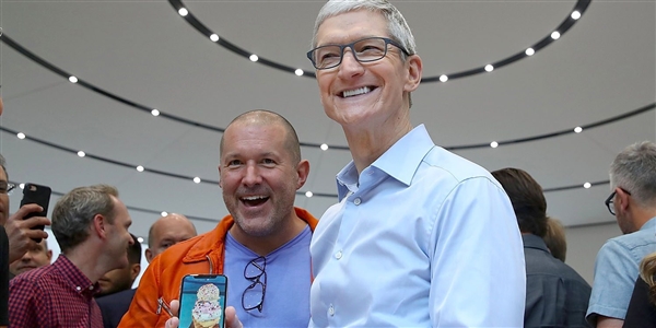 你贡献过几部iPhone？全球最强打工人：苹果库克年薪近1亿美元 自愿降薪40%