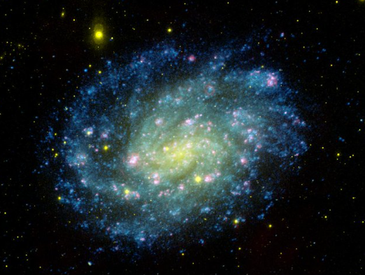 NASA发布星系图片致敬球王贝利：罕见的巴西色彩星空