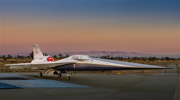 梦幻！美国X-59静音超音速喷气机亮相：靠4K相机看外界、音爆噪声仅75分贝