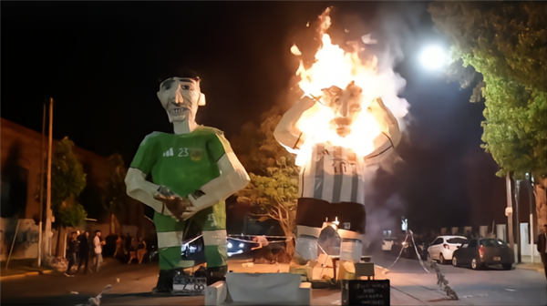 为庆祝传统新年 阿根廷民众烧梅西雕像：当地习俗、已延续66年