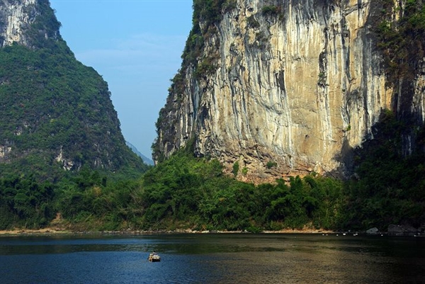 刘亦菲8.2分新剧带火旅游！人潮涌入云南：大理民宿预订涨10倍