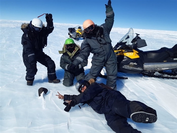 赚了！科学家在南极发现罕见大陨石：7.7公斤