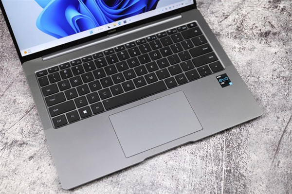 荣耀将标压酷睿i5-12500H处理器放入轻薄本！MagicBook V14性能