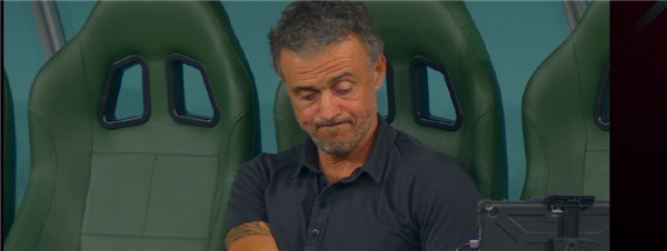 葡萄牙6-1大胜瑞士 C罗31场首发终结：加练千个西班牙点球大战仍出局 连续三届