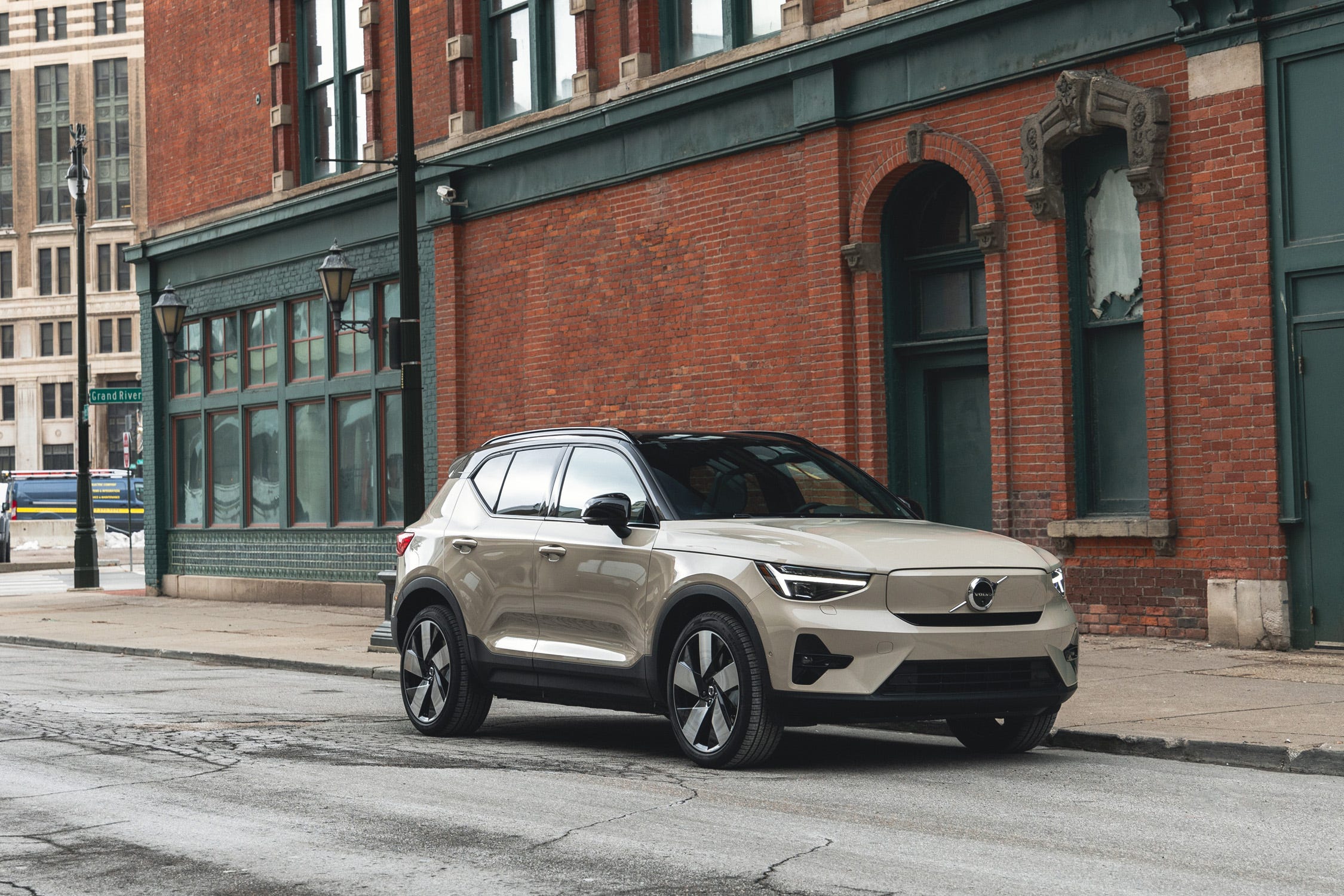 沃尔沃取消EX40电动SUV，燃油版XC40同步改款