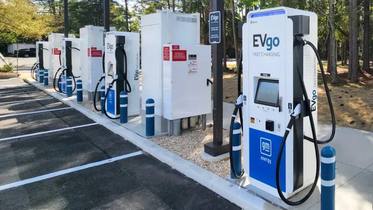 EVgo超市旁新增超400个快充桩，车主补电更便利